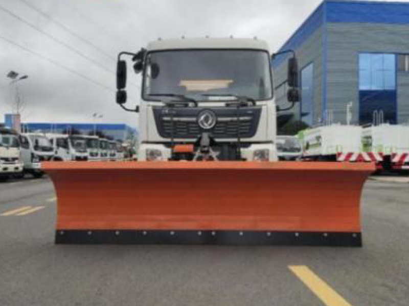 天錦除雪車-龍擎260馬力